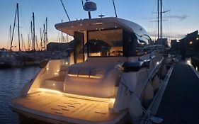Puissance, Elegance et Style, Yacht à Deauville